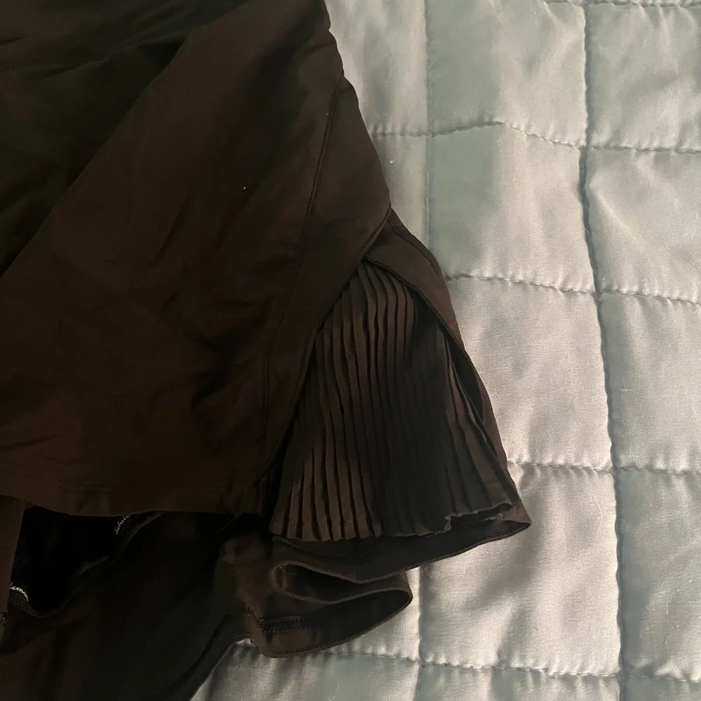 Lululemon Play Off the Pleats black skirt women’s size 8 - Picture 5 of 7